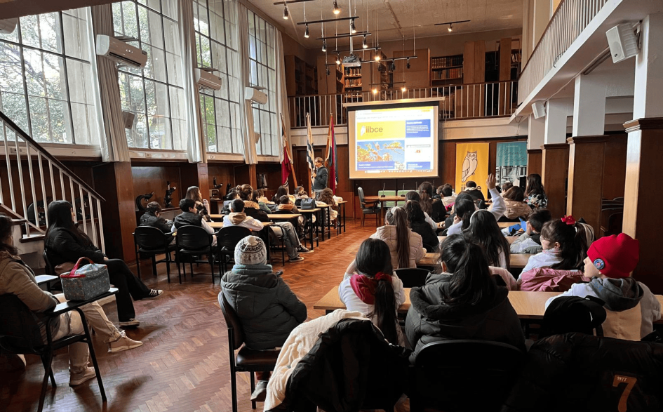 Visita de escolares en el Salón de Actos del instituto Visita de escolares en el Salón de Actos del instituto