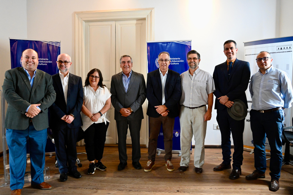 Consejo Ejecutivo Honorario para la preservación de la Antigua Colonia del Sacramento: Nueva integra Consejo Ejecutivo Honorario para la preservación de la Antigua Colonia del Sacramento: Nueva integra