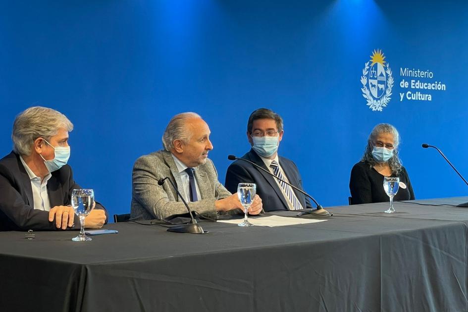 Acto de oficialización de la Organización Solidaria de Donantes de Sangre del MEC Autoridades sentadas durante el acto