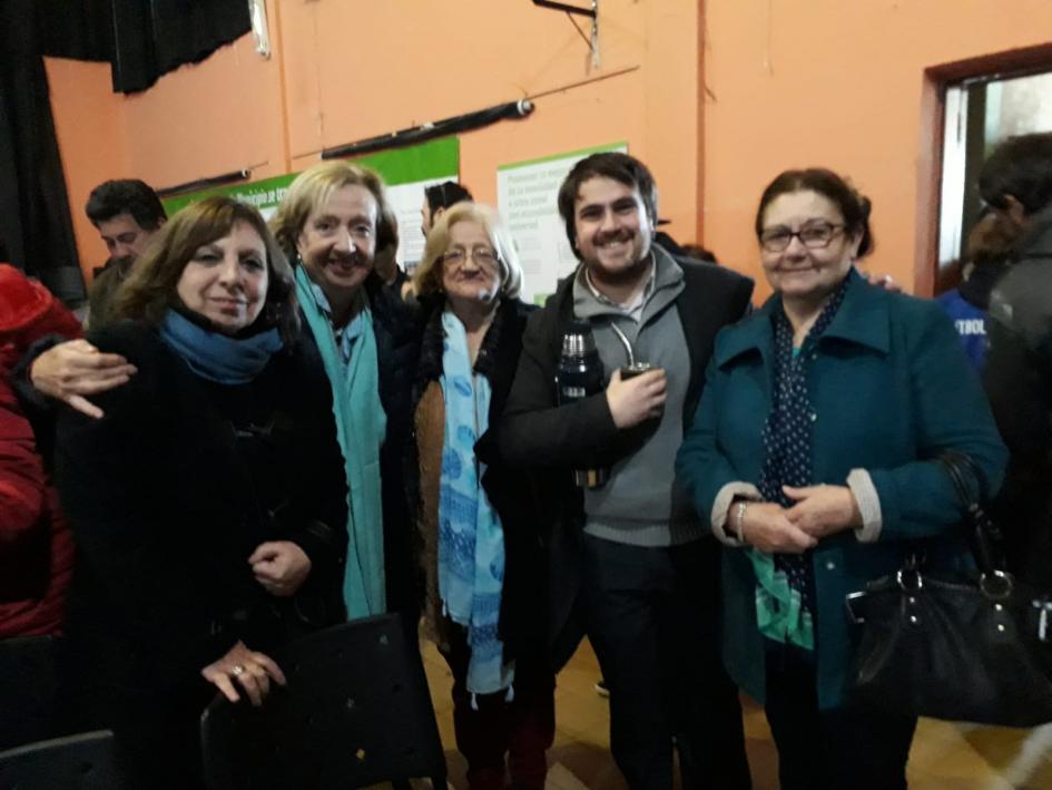 Autoridades del MEC en la previa del partido Personas posando para foto