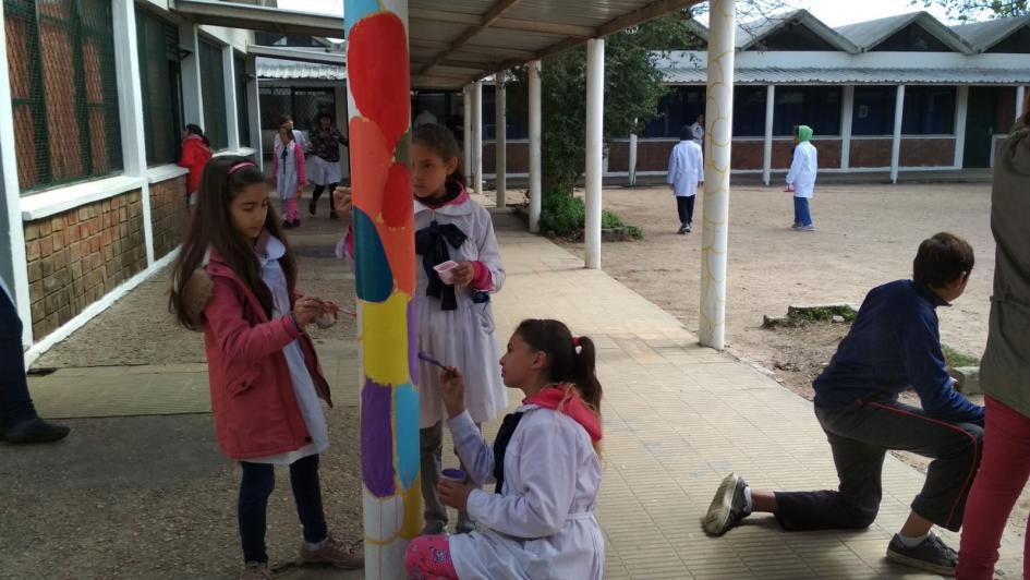 a pinta las columnas de la escuela