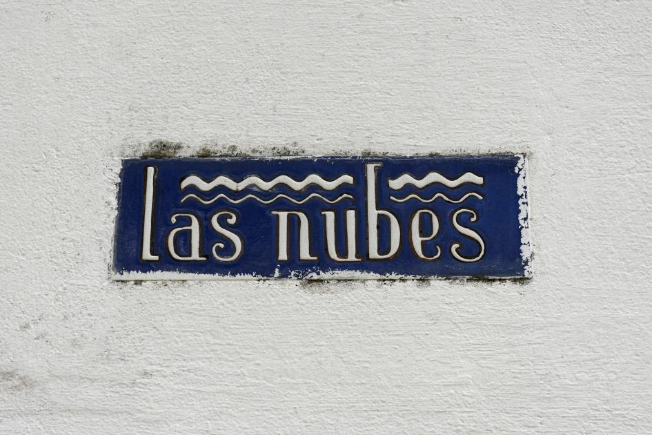 Placa con el nombre del chalet
