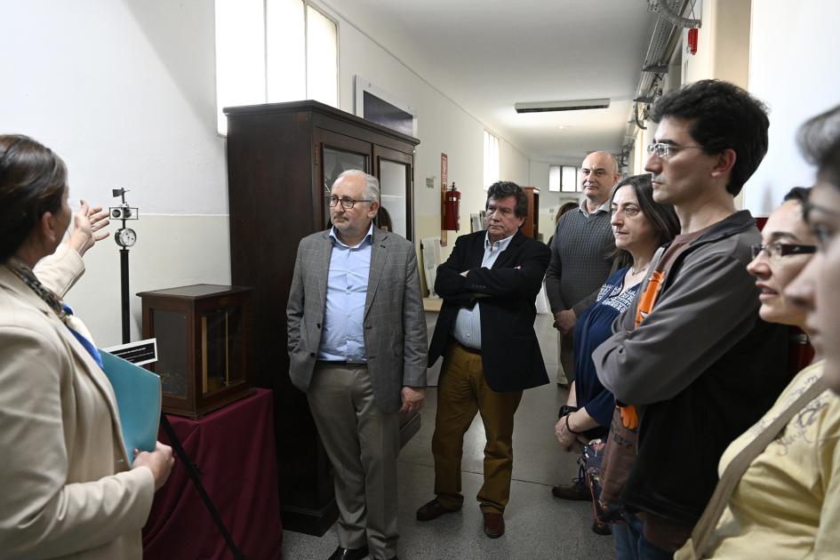 Personas en corredor.