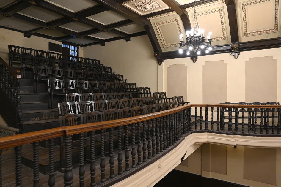 Interior del Centro Gallego.
