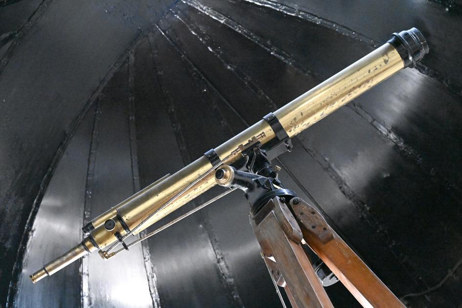 Cúpula y telescopio.