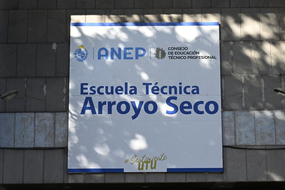 Cartel de la Escuela Técnica Arroyo Seco.