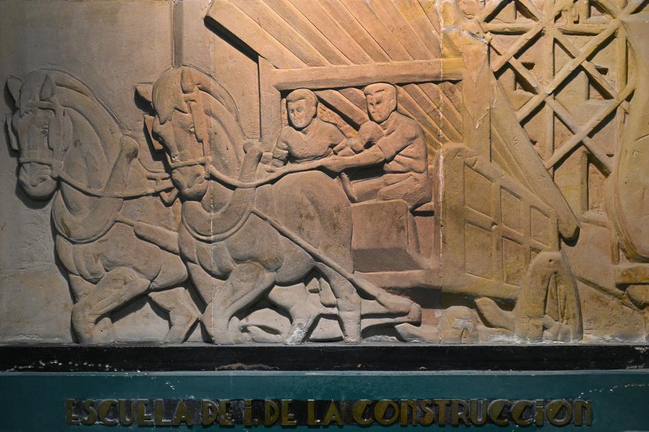 Mural en el Instituto de Enseñanza de la Construcción.