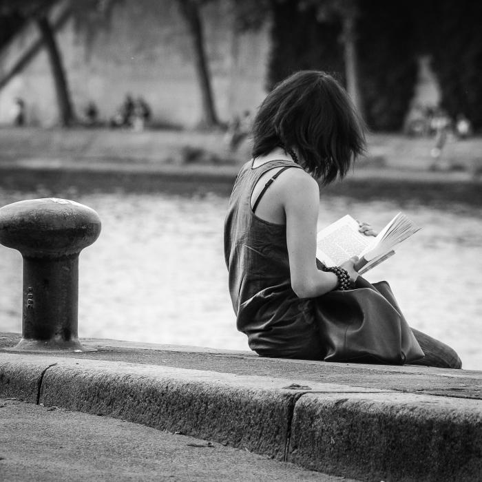 Mujer leyendo