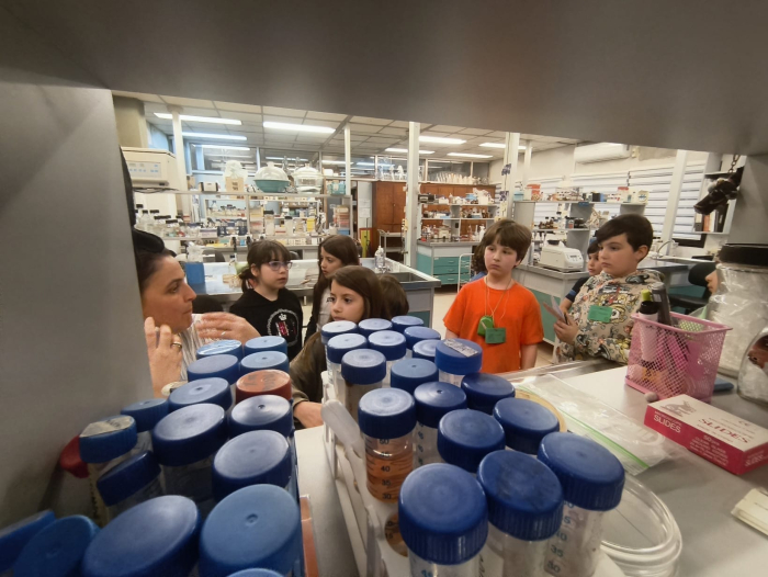 Participantes de la actividad en el laboratorio