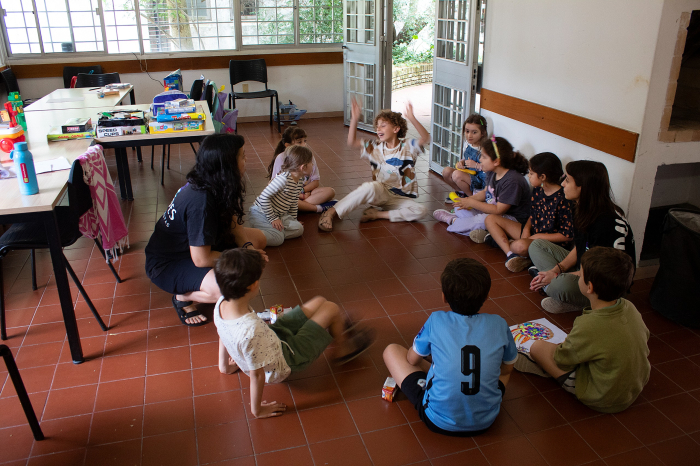 Niños y niñas en el espacio de cuidados.