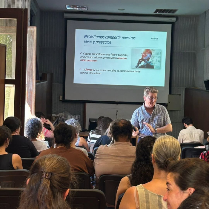 Cómo potenciar mis habilidades de presentación oral / Pedro Castro dos Santos 