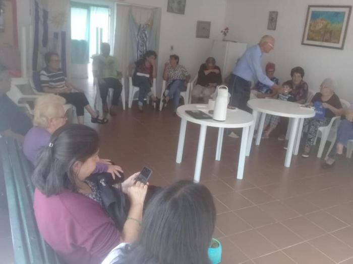 Personas en taller