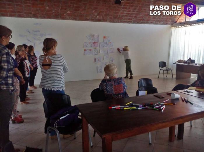 Mujeres participando de una actividad