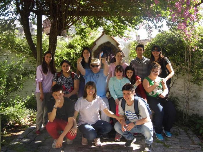 Personas posando para foto