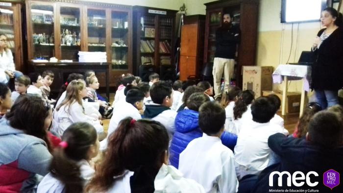 Escolares durante presentación