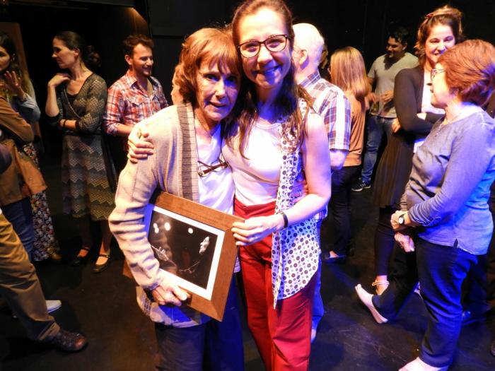 Alma Claudio, junto a Paola Venditto. Foto: Teatro Circular