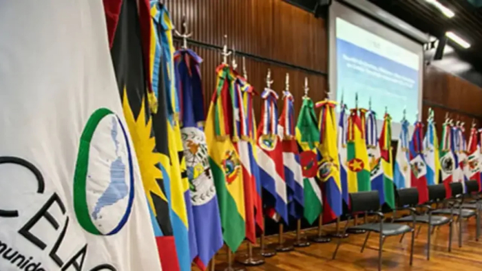 Canal 5 transmitirá en vivo la X Cumbre de la Celac desde Bogotá, Colombia Banderas alineadas