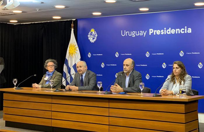 Autoridades en conferencia de prensa