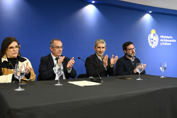 Personas en mesa