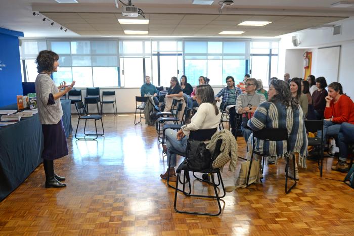 Personas en un taller