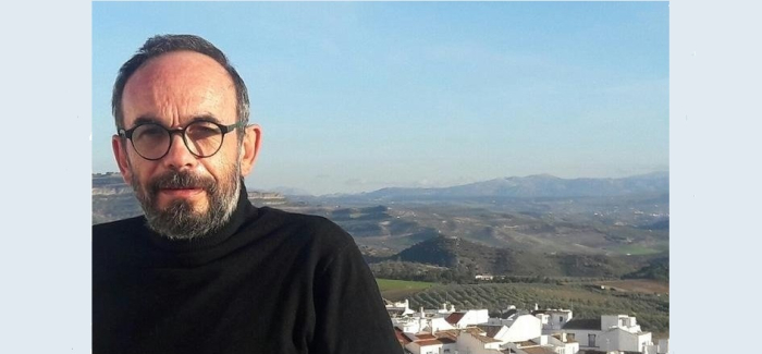 Andrés Echevarría “La poesía está en el centro de todo lo que me interesa”