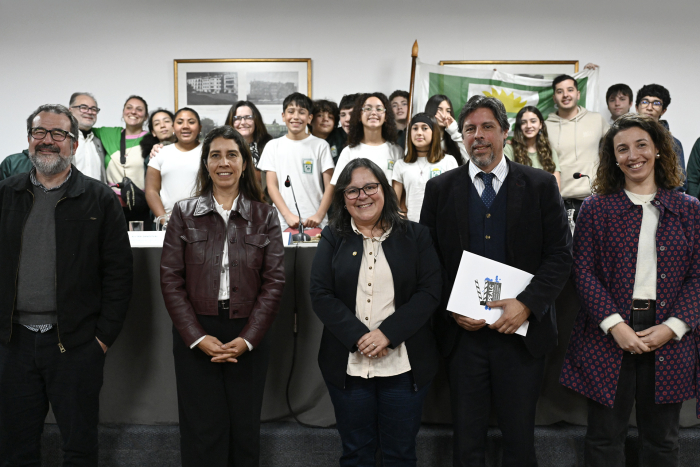 Personas posan para foto
