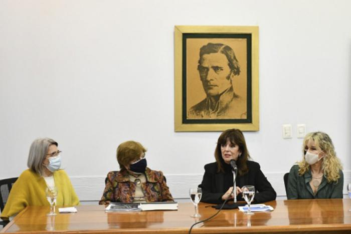 La ministra Ana Ribeiro participó del webinar organizado por la ANEP sobre prevención del suicidio adolescente Ministra Ana Ribeiro en mesa junto a otras autoridades
