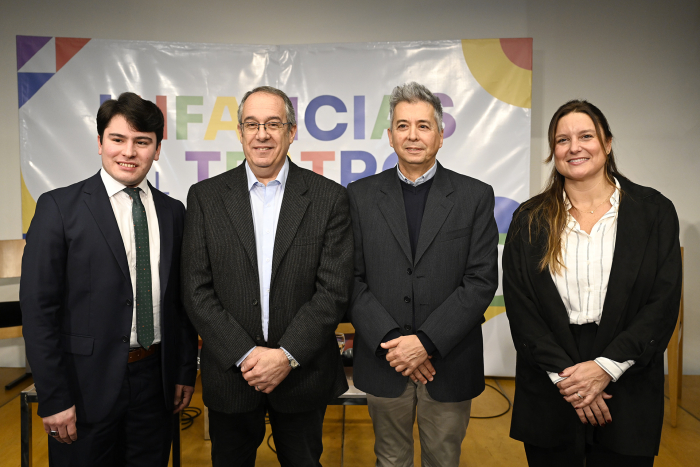 Personas posan para foto