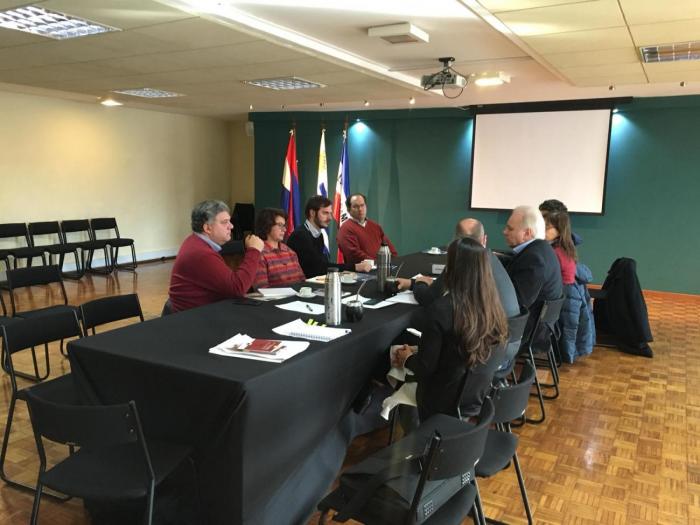 Personas en la Sala de Actos "Dra. Alba Roballo"