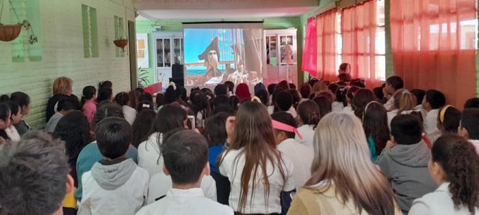 Cine para niños en Pueblo Sequeira