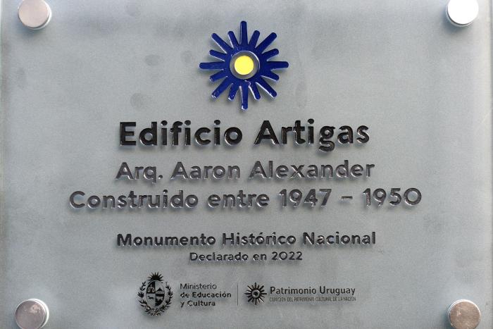 Placa de monumento histórico nacional