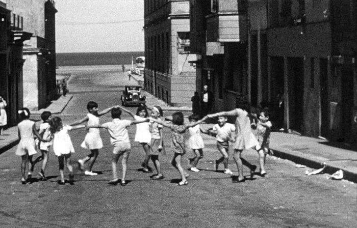 Foto antigua con niños en ronda
