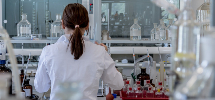 Persona en laboratorio Persona en laboratorio