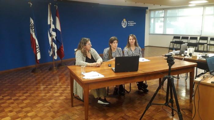 Lourdes Montes, Carolina Sanguinetti y Sofía Brugger respondiendo preguntas del público