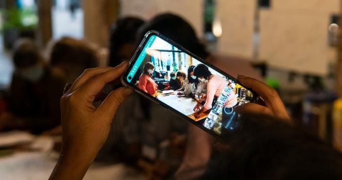 “B.I.C.E.P.S. para el cambio educativo”. foto de celular