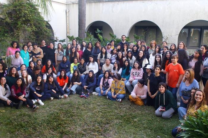 Participantes del proyecto en el jardín del Instituto Participantes del proyecto en el jardín del Instituto