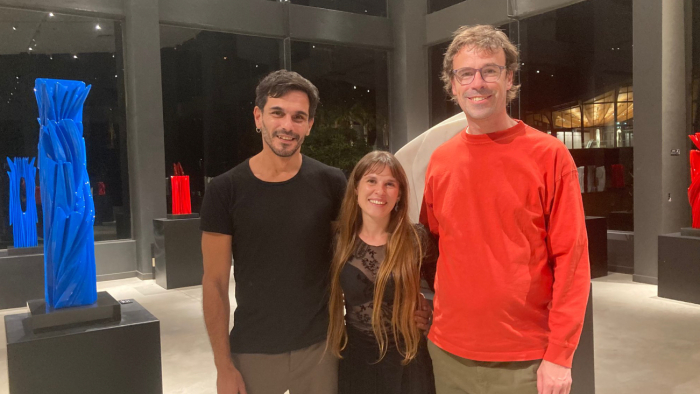 Santiago Turenne y Daniel Jorysz junto a Eliana Recchia, responsable del Teatro MACA, Manantiales.