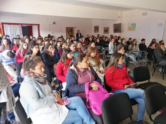 Personas que asistieron a la charla