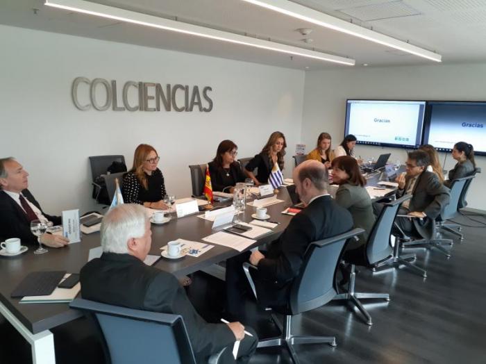 Grupo de trabajo de Infraestructuras de Investigación de la CELAC Personas en una reunión