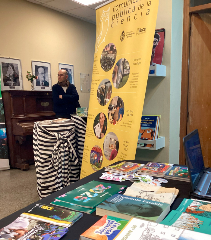 Stand del IIBCE en la Casa de la Cultura de Minas