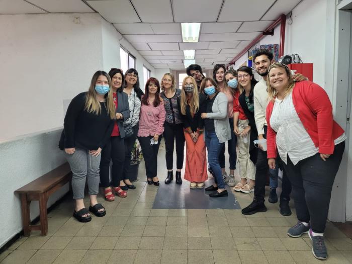 Un grupo de maestras interesadas en el proyecto junto a Tamara Liberman, Silvana López y Marita Cast
