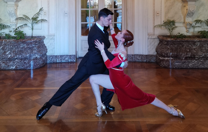 Certamen internacional de creación de nuevos tangos Pareja bailando tango