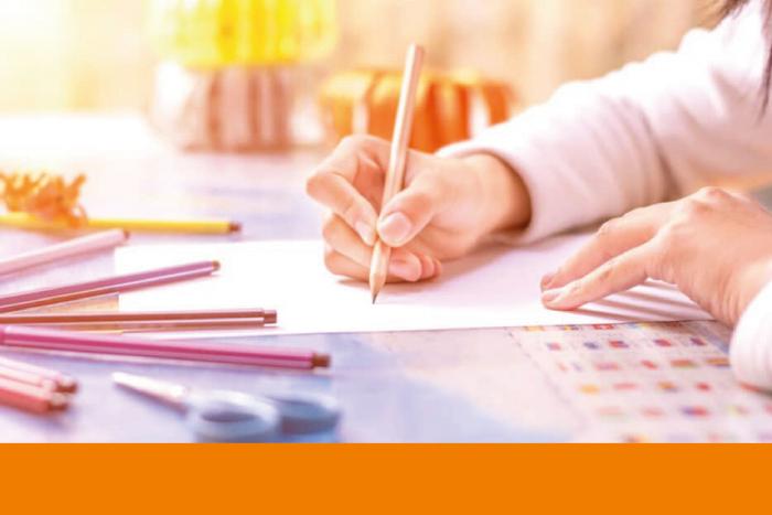 Altas Habilidades, Educación Inclusiva. manos escribiendo sobre hojas