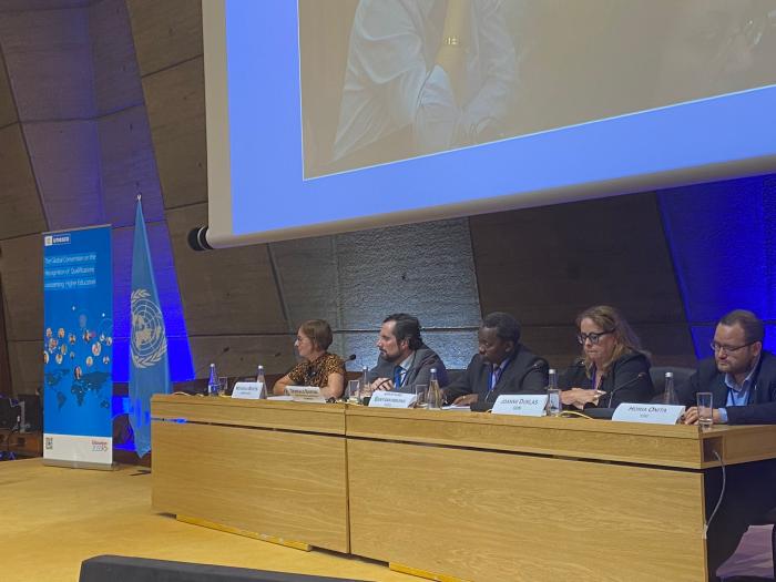 Director de Educación participa de conferencia de Unesco en París