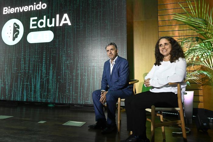 Presidente de la República, Yamandú Orsi y Presidenta de Ceibal, Fiorella Haim