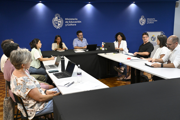 Personas en reunión