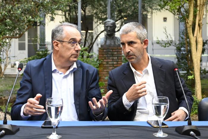 Ministro Mahía y presidente del codicen, Pablo Caggiani, durante la toma de posesión de DGES.