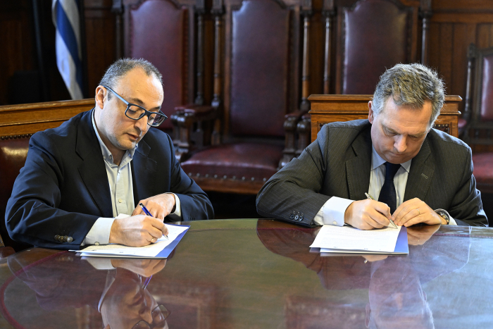 Director General, Carlos Varela Ubal y decano de la Facultad de Derecho, Gonzalo Lorenzo.