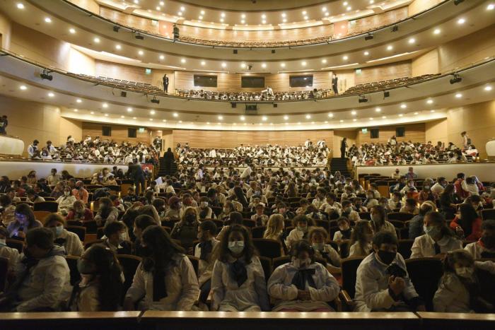 Sala del Sodre repleta con alumnos de las escuelas rurales