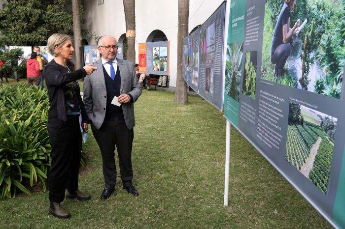 Dra. Cecilia Scorza, Presidenta del IIBCE y Dr. Pablo Da Silveira, Ministro de Educación y Cultura.